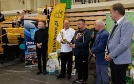 Wręczenie nagr&oacute;d podczas Wystawy Kr&oacute;lik&oacute;w 2021 w Pniewach 109