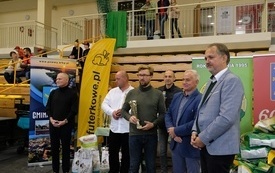 Wręczenie nagr&oacute;d podczas Wystawy Kr&oacute;lik&oacute;w 2021 w Pniewach 112
