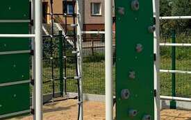 Modernizacja placu zabaw w Dębinie zakończona (8)