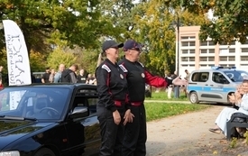 Jesienny Rajd Pojazd&oacute;w Zabytkowych z Autem Po Babci za nami!086