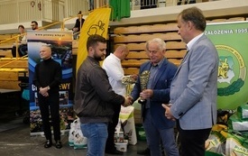 Wręczenie nagr&oacute;d podczas Wystawy Kr&oacute;lik&oacute;w 2021 w Pniewach 124