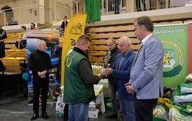 Wręczenie nagr&oacute;d podczas Wystawy Kr&oacute;lik&oacute;w 2021 w Pniewach 126