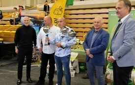 Wręczenie nagr&oacute;d podczas Wystawy Kr&oacute;lik&oacute;w 2021 w Pniewach 130