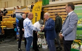 Wręczenie nagr&oacute;d podczas Wystawy Kr&oacute;lik&oacute;w 2021 w Pniewach 131