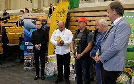 Wręczenie nagr&oacute;d podczas Wystawy Kr&oacute;lik&oacute;w 2021 w Pniewach 136