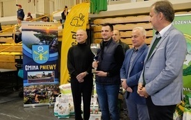 Wręczenie nagr&oacute;d podczas Wystawy Kr&oacute;lik&oacute;w 2021 w Pniewach 142