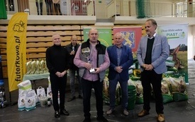 Wręczenie nagr&oacute;d podczas Wystawy Kr&oacute;lik&oacute;w 2021 w Pniewach 152