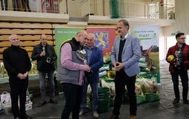 Wręczenie nagr&oacute;d podczas Wystawy Kr&oacute;lik&oacute;w 2021 w Pniewach 153