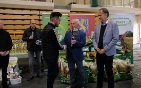 Wręczenie nagr&oacute;d podczas Wystawy Kr&oacute;lik&oacute;w 2021 w Pniewach 156