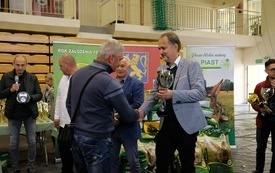 Wręczenie nagr&oacute;d podczas Wystawy Kr&oacute;lik&oacute;w 2021 w Pniewach 162