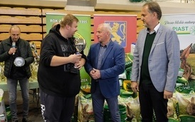 Wręczenie nagr&oacute;d podczas Wystawy Kr&oacute;lik&oacute;w 2021 w Pniewach 166