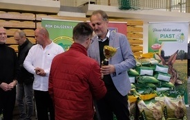 Wręczenie nagr&oacute;d podczas Wystawy Kr&oacute;lik&oacute;w 2021 w Pniewach 170