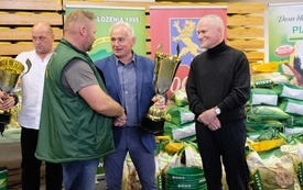 Wręczenie nagr&oacute;d podczas Wystawy Kr&oacute;lik&oacute;w 2021 w Pniewach 176
