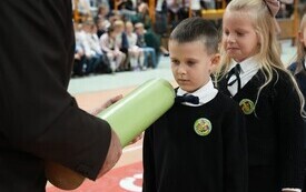Pasowanie pierwszoklasist&oacute;w w Szkole Podstawowej w Pniewach (133)