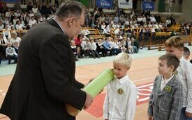 Pasowanie pierwszoklasist&oacute;w w Szkole Podstawowej w Pniewach (130)