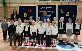 Pasowanie pierwszoklasist&oacute;w w Szkole Podstawowej w Pniewach (128)