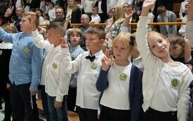 Pasowanie pierwszoklasist&oacute;w w Szkole Podstawowej w Pniewach (102)