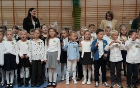 Pasowanie pierwszoklasist&oacute;w w Szkole Podstawowej w Pniewach (94)