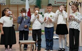 Pasowanie pierwszoklasist&oacute;w w Szkole Podstawowej w Pniewach (84)