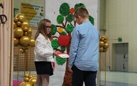 Pasowanie pierwszoklasist&oacute;w w Szkole Podstawowej w Pniewach (74)