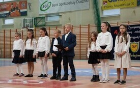 Pasowanie pierwszoklasist&oacute;w w Szkole Podstawowej w Pniewach (64)
