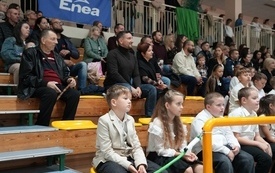 Pasowanie pierwszoklasist&oacute;w w Szkole Podstawowej w Pniewach (57)