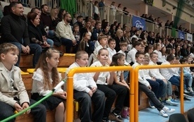 Pasowanie pierwszoklasist&oacute;w w Szkole Podstawowej w Pniewach (56)