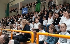 Pasowanie pierwszoklasist&oacute;w w Szkole Podstawowej w Pniewach (46)
