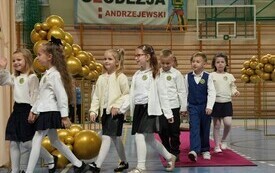 Pasowanie pierwszoklasist&oacute;w w Szkole Podstawowej w Pniewach (24)