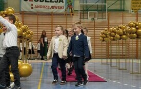 Pasowanie pierwszoklasist&oacute;w w Szkole Podstawowej w Pniewach (20)