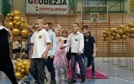 Pasowanie pierwszoklasist&oacute;w w Szkole Podstawowej w Pniewach (17)