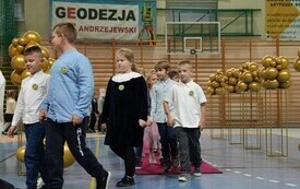 Pasowanie pierwszoklasist&oacute;w w Szkole Podstawowej w Pniewach (16)