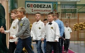 Pasowanie pierwszoklasist&oacute;w w Szkole Podstawowej w Pniewach (15)