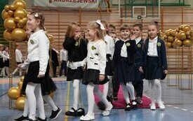 Pasowanie pierwszoklasist&oacute;w w Szkole Podstawowej w Pniewach (12)