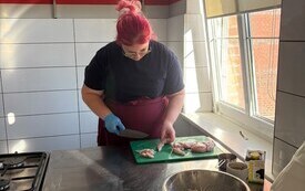 Azjatycka podr&oacute;ż smak&oacute;w &mdash; uczniowie Zespołu Szk&oacute;ł w Pniewach uczą się od mistrza kuchni (8)