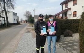OSP dostarcza ulotki na temat szczepień w Gminie Pniewy (10)