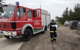 OSP dostarcza ulotki na temat szczepień w Gminie Pniewy (2)