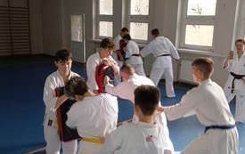 Ob&oacute;z karate w Łężeczkach 9