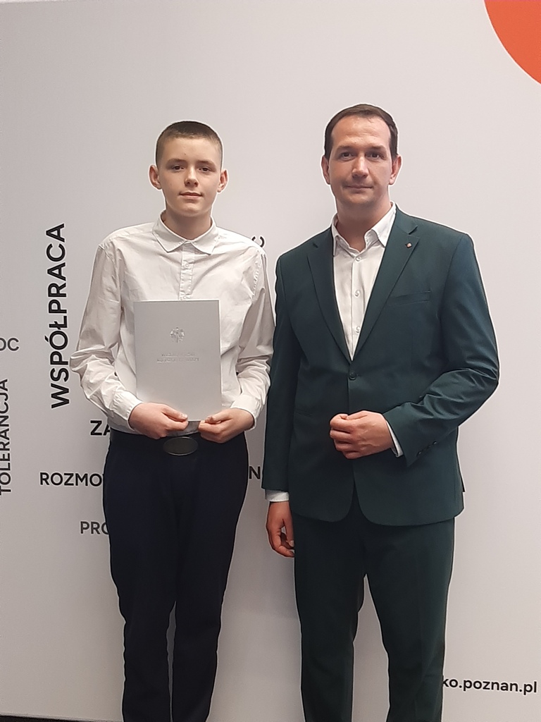 Michał Łagoda otrzymał zaświadczenie