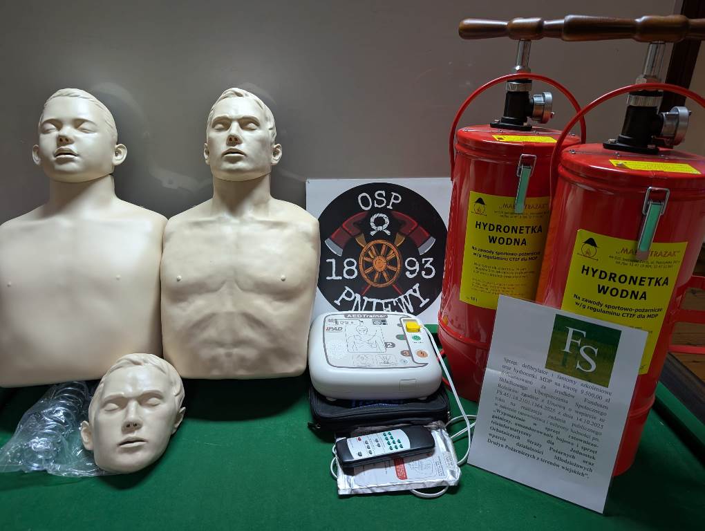 Defibrylator i&nbsp;fantom szkoleniowy
