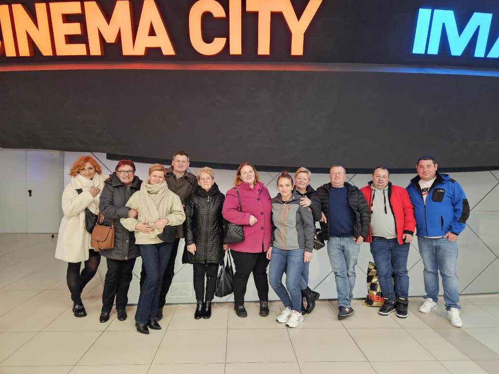 mieszkańcy Kikowa w kinie