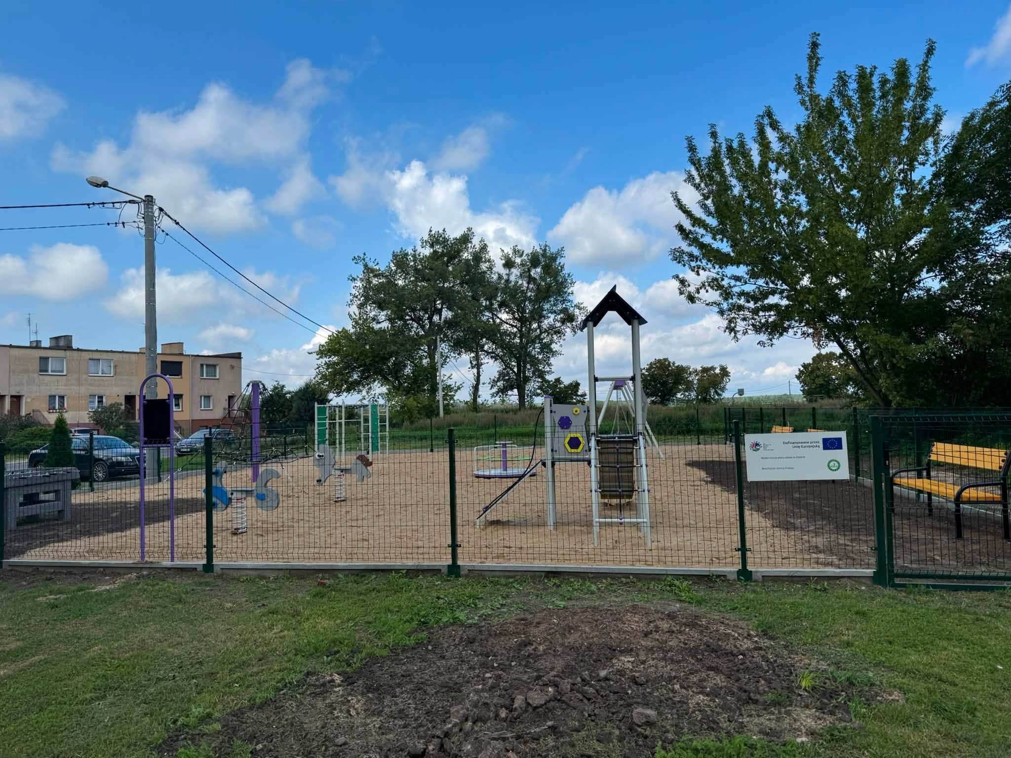 Modernizacja placu zabaw w&nbsp;Dębinie zakończona