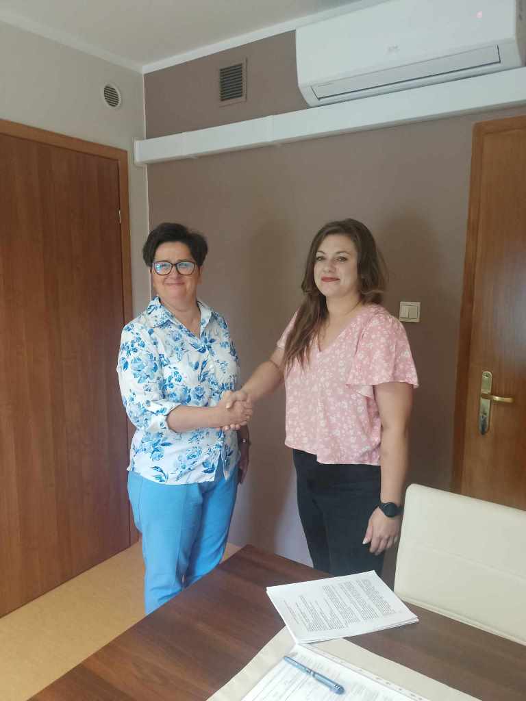 Podpisanie umowy na realizację usługi transportowej „pomocna taksówka”