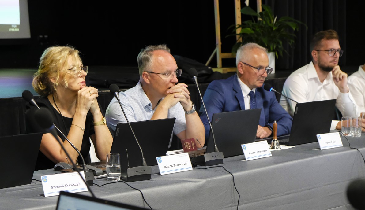 INFORMACJA Z IV SESJI RADY MIEJSKIEJ I POSIEDZEŃ KOMISJI