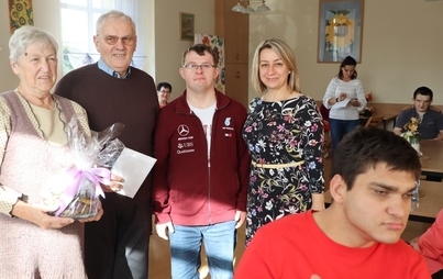 Zdjęcie do Uczestnicy ŚDS &bdquo;Jawor&rdquo; u Senior&oacute;w Dziennego Domu Seniora
