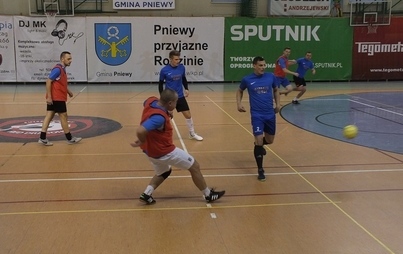 Zdjęcie do Zakończenie rozgrywek Pniewskiej Amatorskiej Ligi Futsalu w sezonie 2021/2022