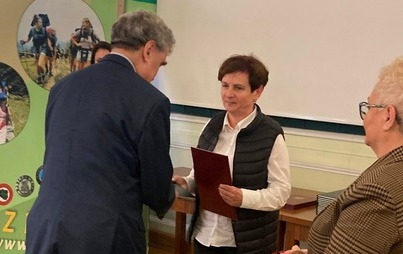 Zdjęcie do Pani Jolanta Woropaj została uhonorowana Medalem i Tytułem PTTK  Nauczyciel Kraju Ojczystego