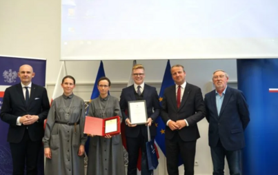 Zdjęcie do Stanisław Kozłowski z LO Si&oacute;str Urszulanek SJK w Pniewach laureatem konkursu wojewody wielkopolskiego