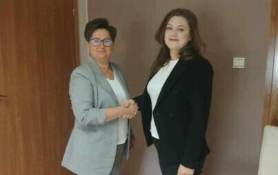 Zdjęcie do Podpisanie umowy na realizację uslug porządkowych i&nbsp;sprzątających