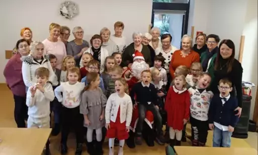 Zdjęcie do Dzieci z przedszkole MIś grupa ,,Bratki" u senior&oacute;w